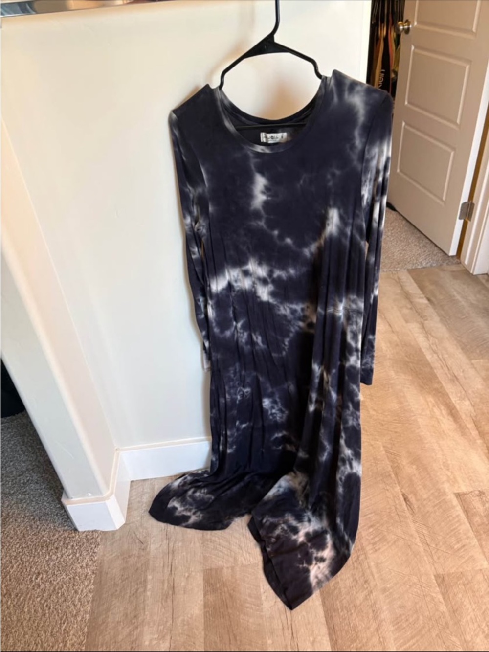 NATURAL LIFE Black & White Tie-Dye Long Sleeve Maxi Dress